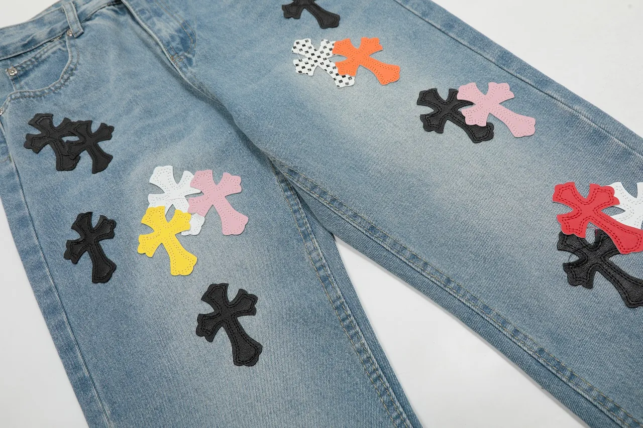 KE974#P250 The only correct leather label version on the market Chrome Hearts CH Cross embroidery distressed jeans Top ceiling quality 100% correct version The correct version is here!  Believe me this must be the best quality you will ever come across! ! Excellent value for money! !  Styles with different washes and textures are very friendly to people with thin legs and thick legs. The straight version is very flattering to the shape of the legs. The moderate length is timeless and easy to match. It is the basis of various styles and a must-have in the wardrobe! ! Add a little stacking to easily control this year's popular clean fit fabric. The fabric is stiff but the upper body is soft without losing texture. The sides and cuffs of some styles have a bone-wash effect. It's really hard not to love it! The outfit effect is immediate! ✅Correctly customize the Croxin metal leather label on the back panel. It is not sold directly with the cross on the finished jeans. 1:1 copying strives for excellence and the details are perfectly grasped. ✅The cross leather label is clear and smooth. Exquisite turning top craftsmanship. ✅Buttons, zippers and hardware are all customized versions of the Croxin LOGO. ✅High-cost washing process. Size: 28 30 32 34 36 (5 sizes)